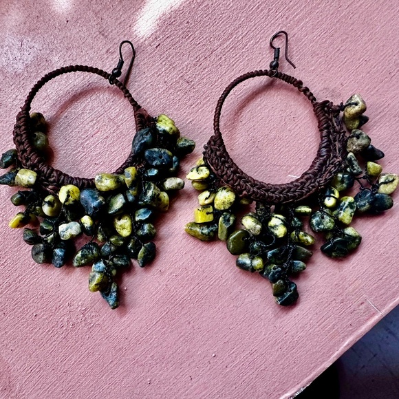Artisan green stone dangly earrings - Picture 1 of 3